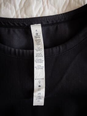 Lululemon Athletica Making Moves Long Sleeve pleated back panel Black Top Sz 4